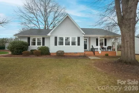 210 King George Ln, Gastonia, NC 28056