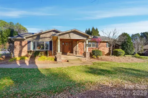 1150 Ratchford Dr, Dallas, NC 28034