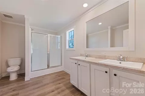 Bath - 77 Geiranger Dr, Clyde, NC 28721 photo 2 of 2