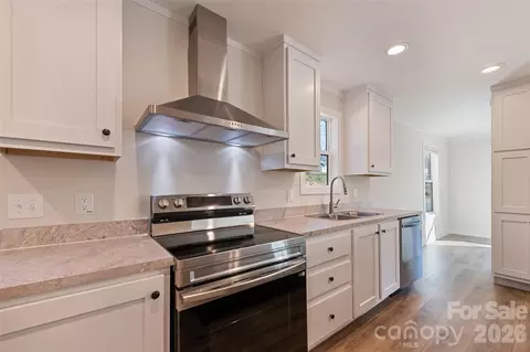 Kitchen - 77 Geiranger Dr, Clyde, NC 28721 photo 4 of 5