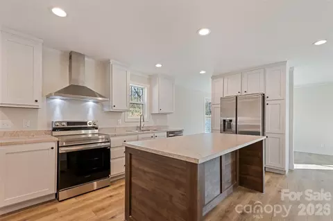 Kitchen - 77 Geiranger Dr, Clyde, NC 28721 photo 2 of 5