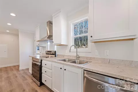 Kitchen - 77 Geiranger Dr, Clyde, NC 28721 photo 3 of 5