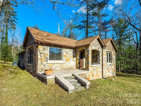 104 Campground Rd, Hendersonville, NC 28791
