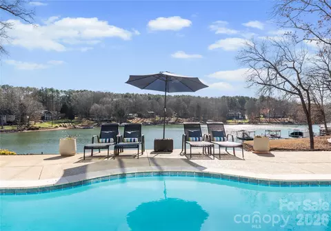 4470 Power Dr, Sherrills Ford, NC 28673