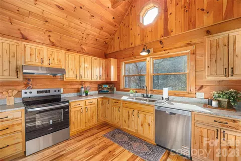 706 Ramble Ln, Canton, NC 28716 photo 9