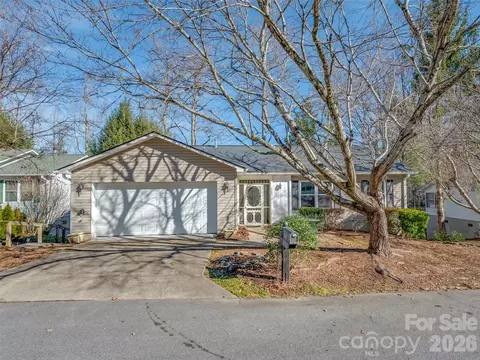 869 Sandburg Ter, Hendersonville, NC 28791
