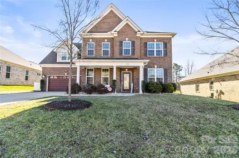 135 Holly Ridge Dr, Mooresville, NC 28115