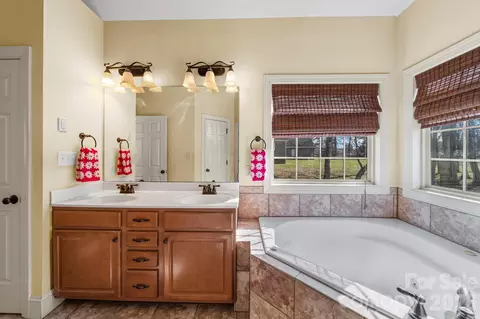 Bath - 3616 Haigler Rd, Monroe, NC 28110 photo 3 of 5