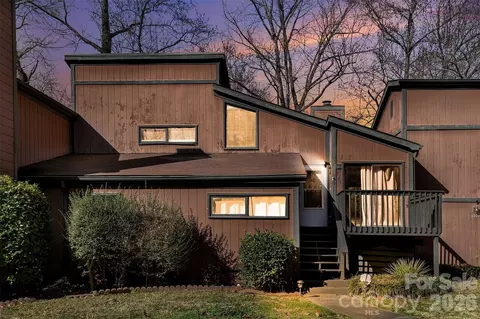 6102 Honeysuckle Ln, Charlotte, NC 28212