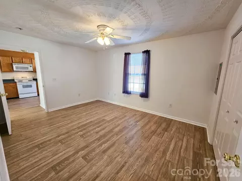 Living - 151 24th Nw St NW, Hickory, NC 28601 photo 4 of 5