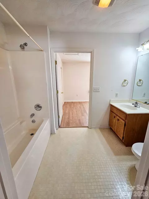 Bath - 151 24th Nw St NW, Hickory, NC 28601 photo 4 of 6