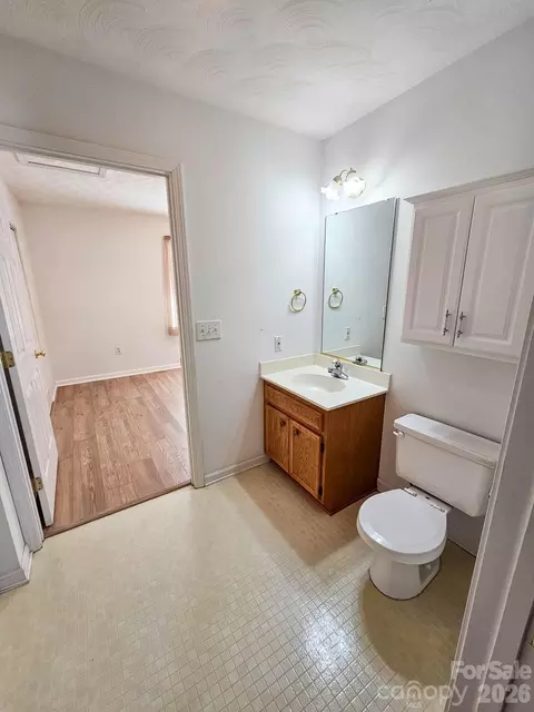 Bath - 151 24th Nw St NW, Hickory, NC 28601 photo 5 of 6