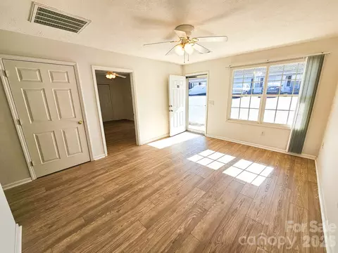 Living - 151 24th Nw St NW, Hickory, NC 28601 photo 2 of 5