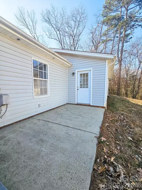 Exterior - 151 24th Nw St NW, Hickory, NC 28601 photo 4 of 5