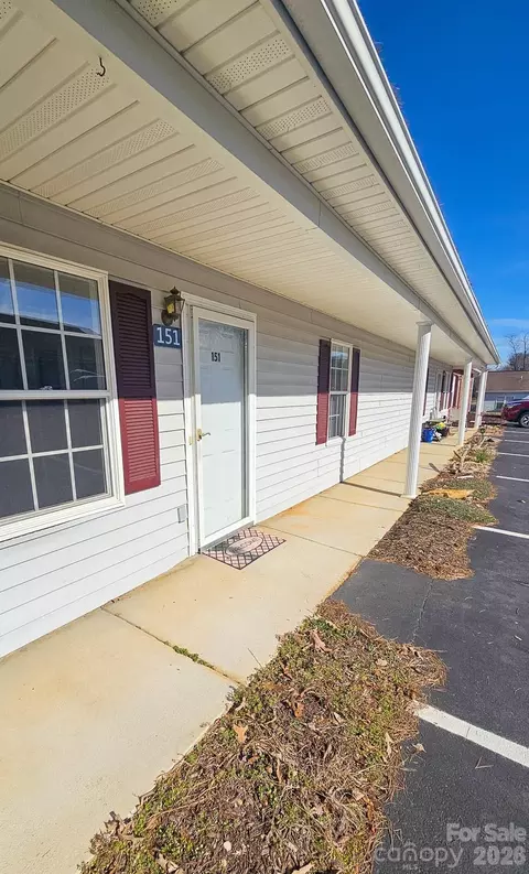 Exterior - 151 24th Nw St NW, Hickory, NC 28601 photo 2 of 5