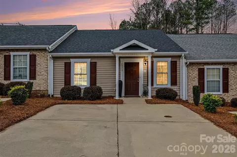2073 Pin Oak Pl, Cramerton, NC 28032