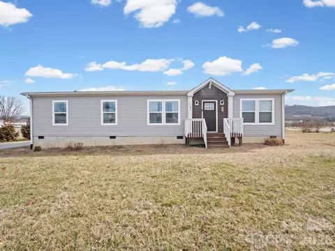 1796 Pilot Mountain Rd, Hendersonville, NC 28792