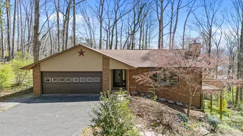 411 Overhill Dr, Hendersonville, NC 28792