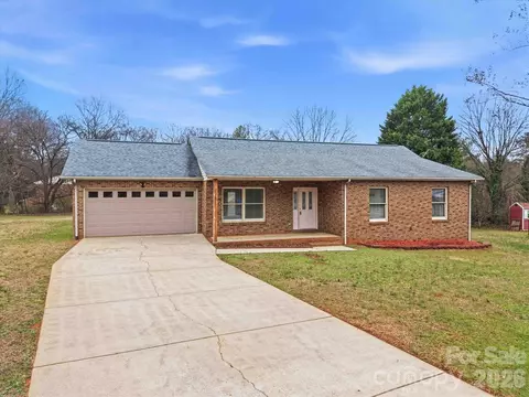 1118 St Michaels Se Dr SE, Conover, NC 28613