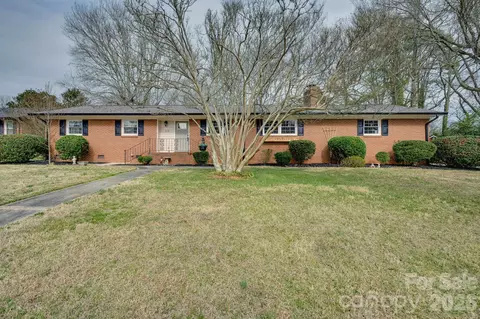 110 Scottsmoor Dr, Charlotte, NC 28214