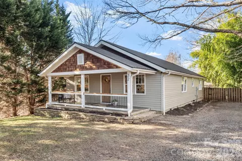 32 Youngs Cove Rd, Candler, NC 28715