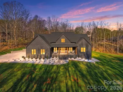 6054 Willowbottom Rd, Hickory, NC 28602