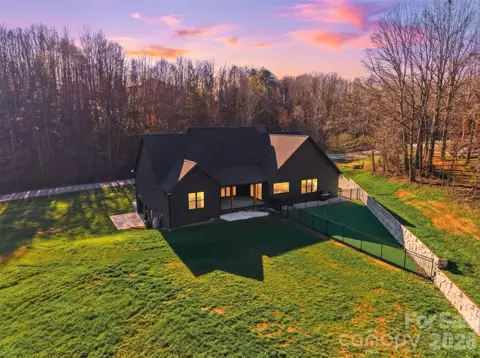 6054 Willowbottom Rd, Hickory, NC 28602 photo 2