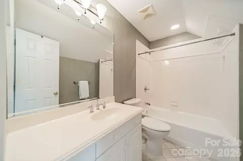 Bath - 18908 Riverwind Ln, Davidson, NC 28036 photo 4 of 4