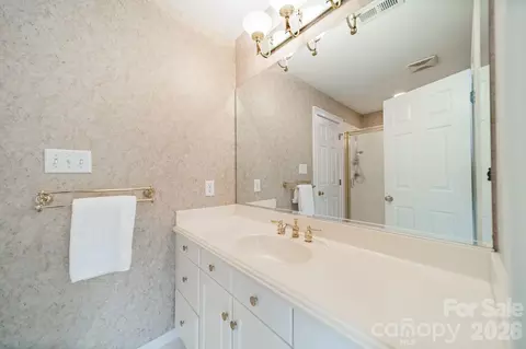 Bath - 18908 Riverwind Ln, Davidson, NC 28036 photo 3 of 4