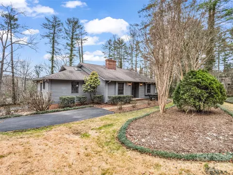 114 Kenwood Dr, Hendersonville, NC 28739