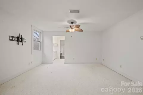 Bedroom - 1223 Creekside Dr, Conover, NC 28613 photo 4 of 11