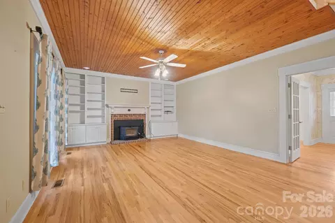 Living - 1223 Creekside Dr, Conover, NC 28613 photo 2 of 4