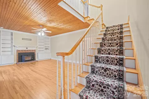Entry Way - 1223 Creekside Dr, Conover, NC 28613 photo 4 of 5