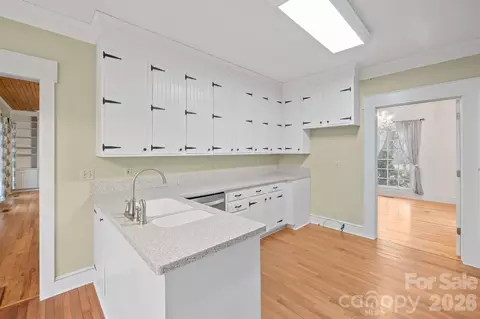 Kitchen - 1223 Creekside Dr, Conover, NC 28613 photo 2 of 4