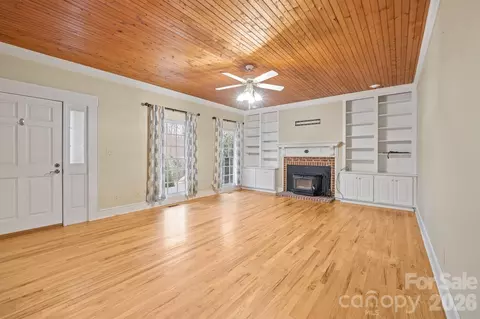 Living - 1223 Creekside Dr, Conover, NC 28613 photo 3 of 4
