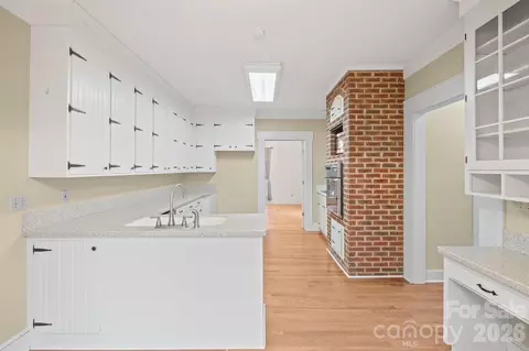 Kitchen - 1223 Creekside Dr, Conover, NC 28613 photo 3 of 4