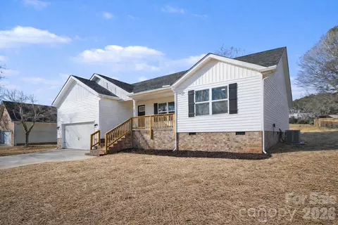 2025 Picnic Dr, Newton, NC 28658