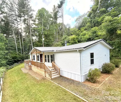 1050 Wyatt Town Rd, Burnsville, NC 28714