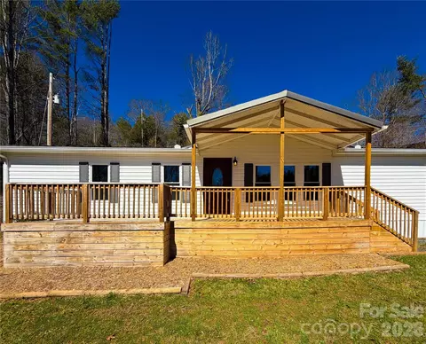1050 Wyatt Town Rd, Burnsville, NC 28714