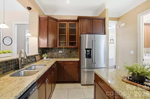 Kitchen - 160 Arrow Point Ln, Davidson, NC 28036 photo 4 of 5