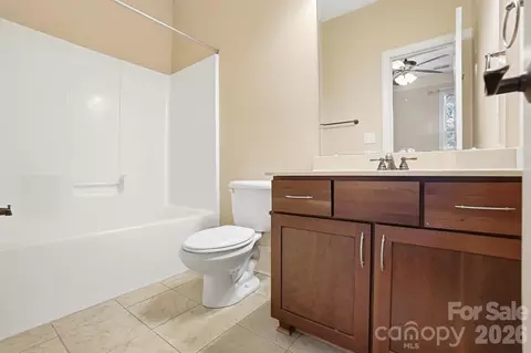Bath - 160 Arrow Point Ln, Davidson, NC 28036 photo 4 of 5