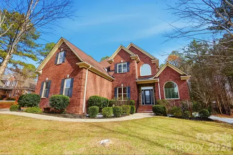 Exterior - 160 Arrow Point Ln, Davidson, NC 28036 photo 3 of 8