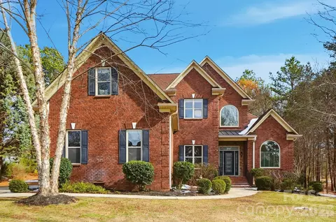 Exterior - 160 Arrow Point Ln, Davidson, NC 28036 photo 2 of 8