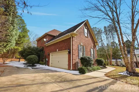 Exterior - 160 Arrow Point Ln, Davidson, NC 28036 photo 4 of 8