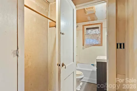 Bath - 75 Travis St, Clyde, NC 28721 photo 1 of 1