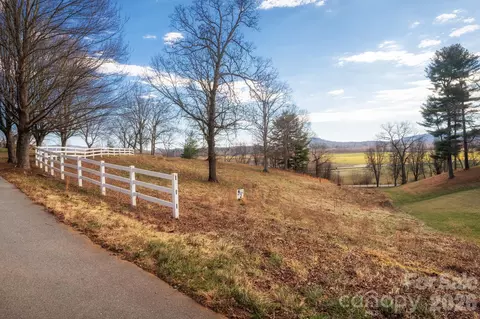 479 Nesbitt 2 Dr #2, Mills River, NC 28759
