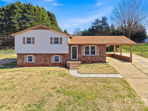 5026 W Piedmont Cir, Conover, NC 28613