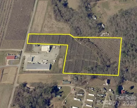 99999 Mcmurray Rd, Flat Rock, NC 28731