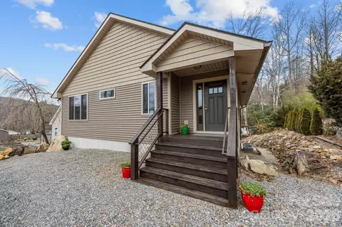 19 Dunsmore Ave, Black Mountain, NC 28711