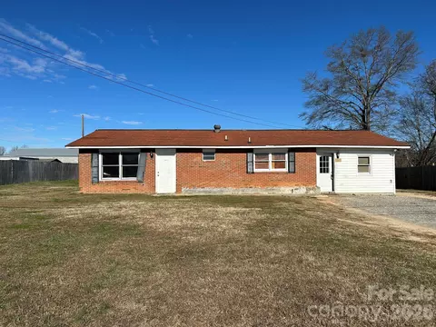 148 Windy Hill Dr, Forest City, NC 28043